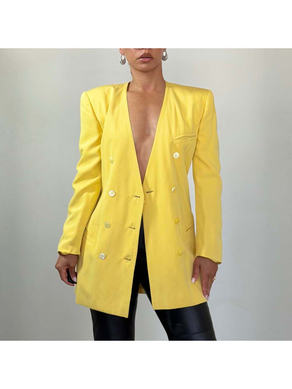 Escada - Picture 3 of 9